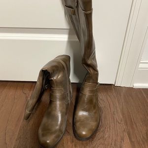 Women’s size 9.5 boots
